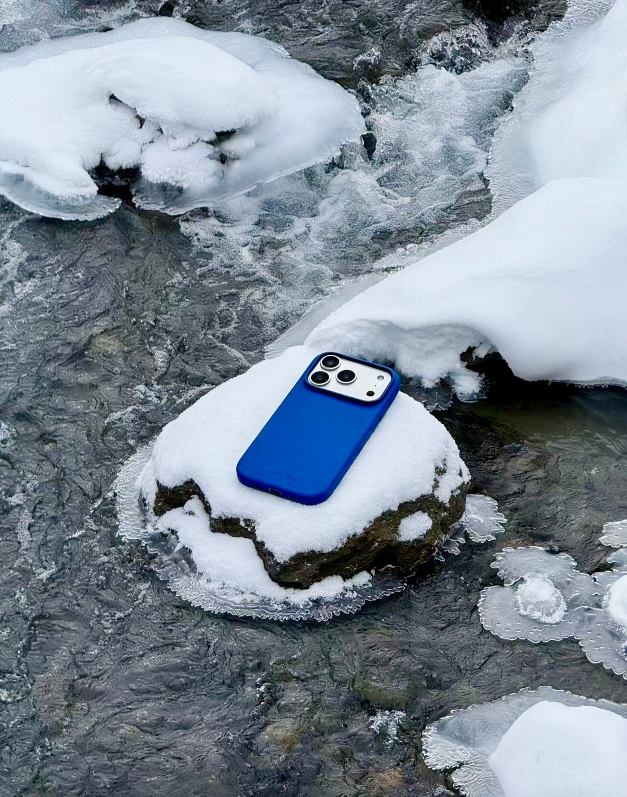 CASER LONDON the royal blue classic case on iPhone 17 pro on ice